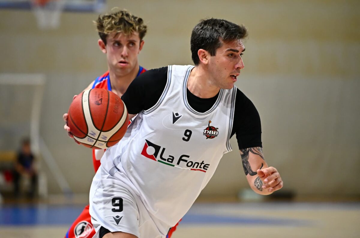 Mastrangelo, miglior marcatore dell'incontro, in azione nell'esordio in campionato contro Carpe Diem